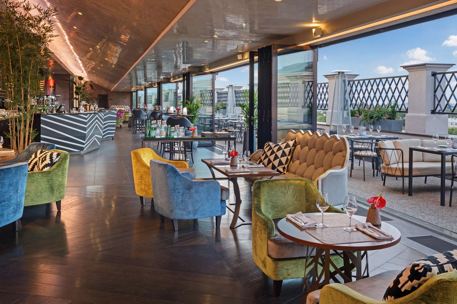 Grand Hotel Kempinski Riga, stage22 bar & restaurant