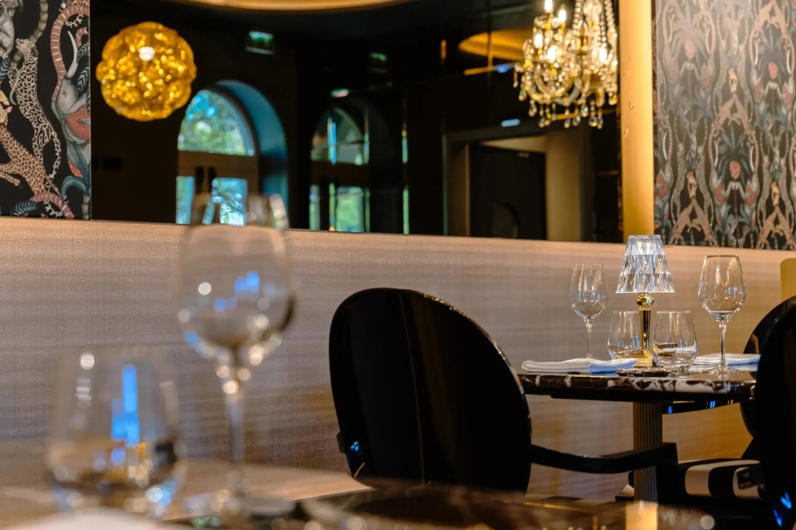 Maison Albar Amoure, at the table
