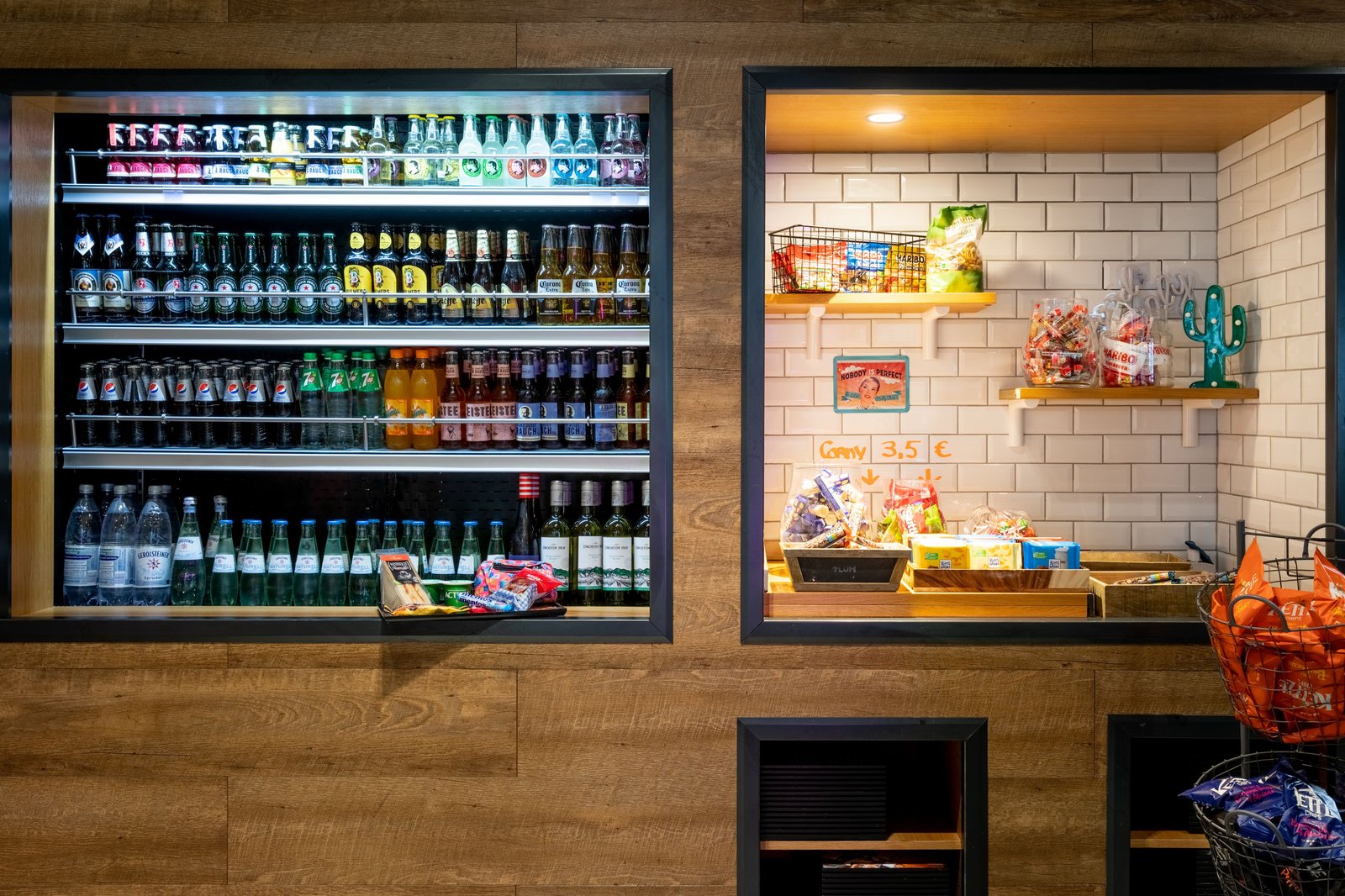Moxy Frankfurt Airport, moxy bar