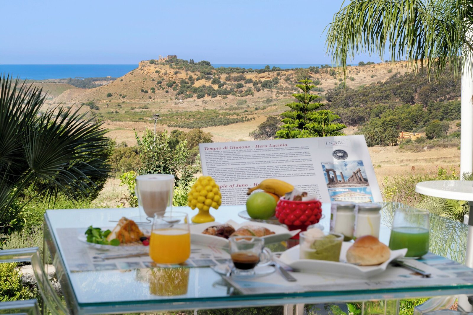 Doric Bed Boutique Hotel - resort- with restaurant service, at the table