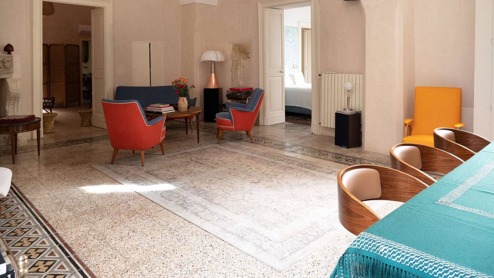 Casa a Corte, at the table