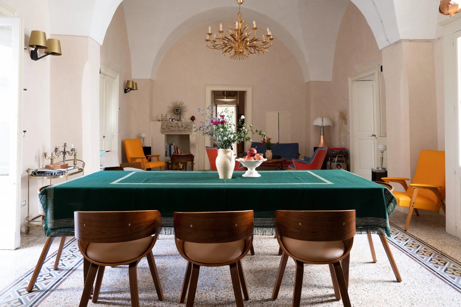 Casa a Corte, at the table
