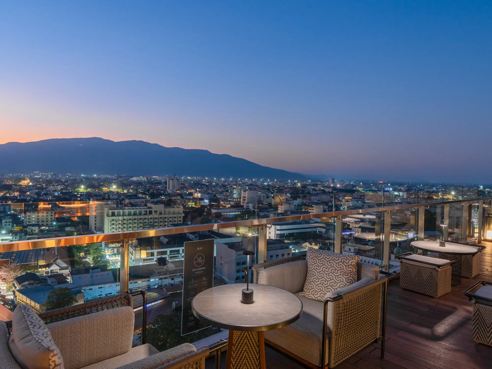 Meliá Chiang Mai Hotel, mai the sky bar