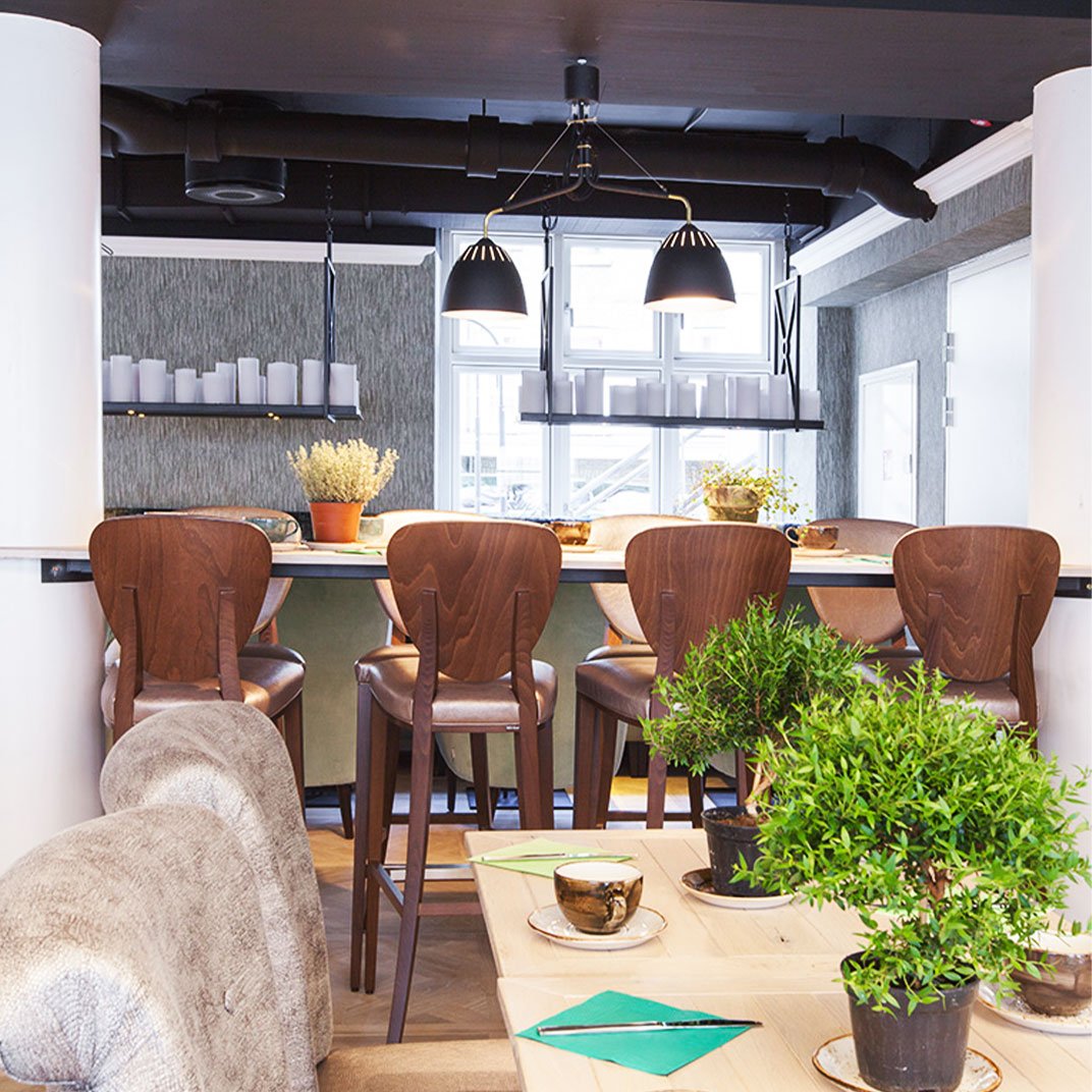 Absalon Hotel, at the table
