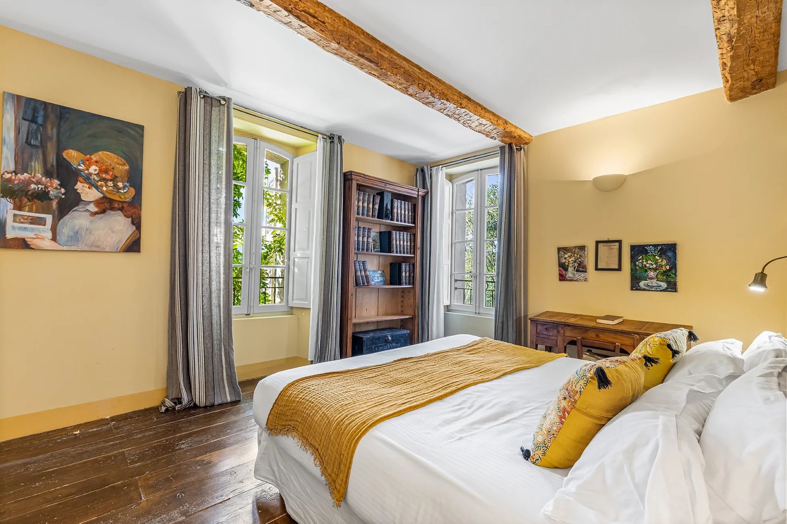 Château Saint-Roux, rooms