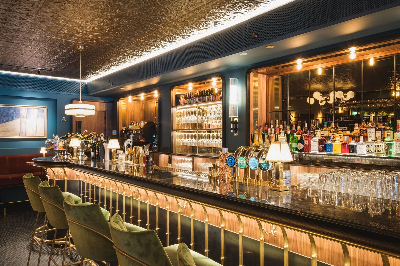 Hotel Rival, watson's bar