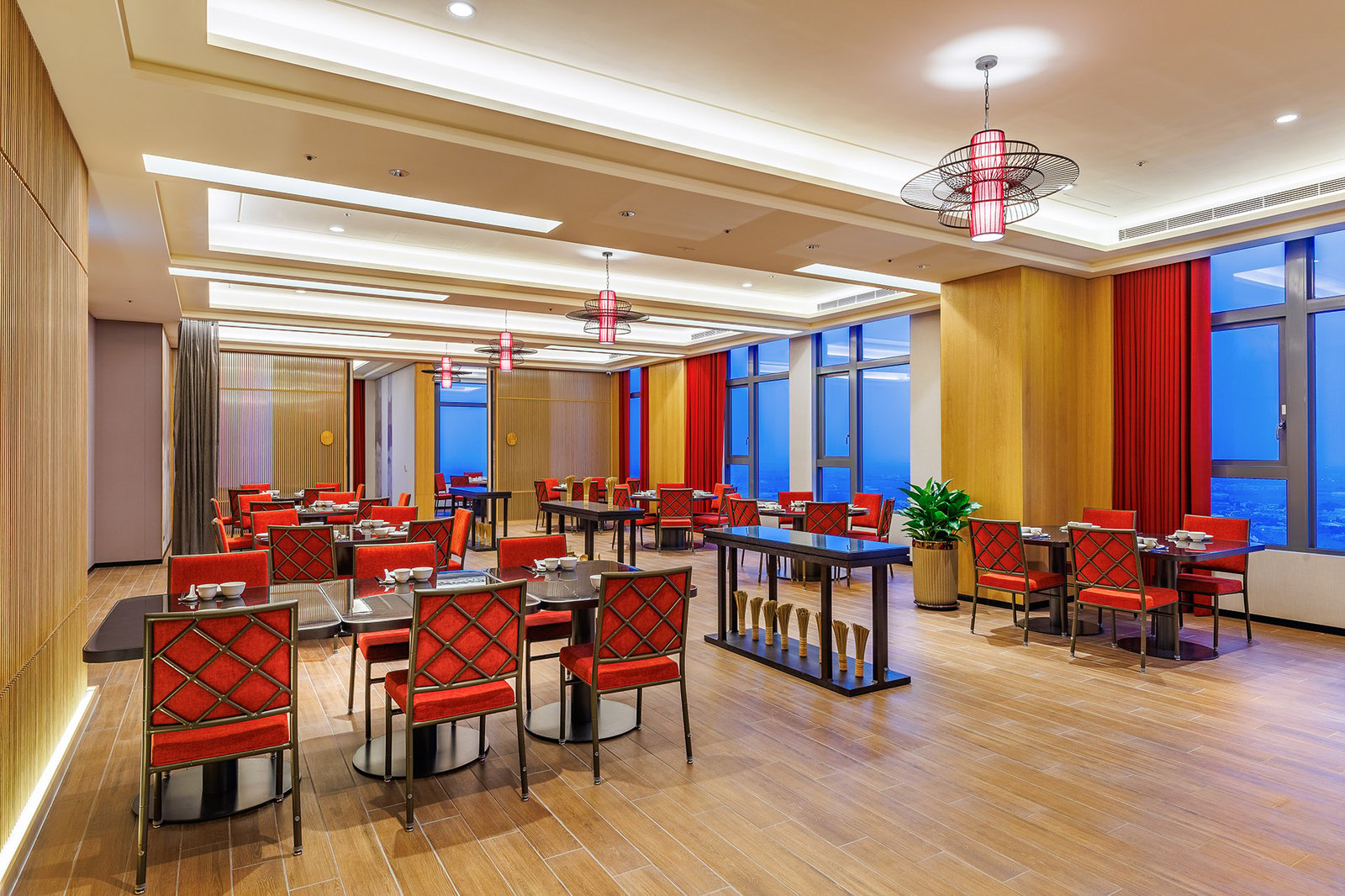 VOCO Chiayi, at the table