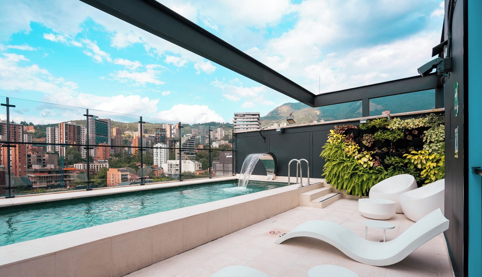 Wake Biohotel, the pool