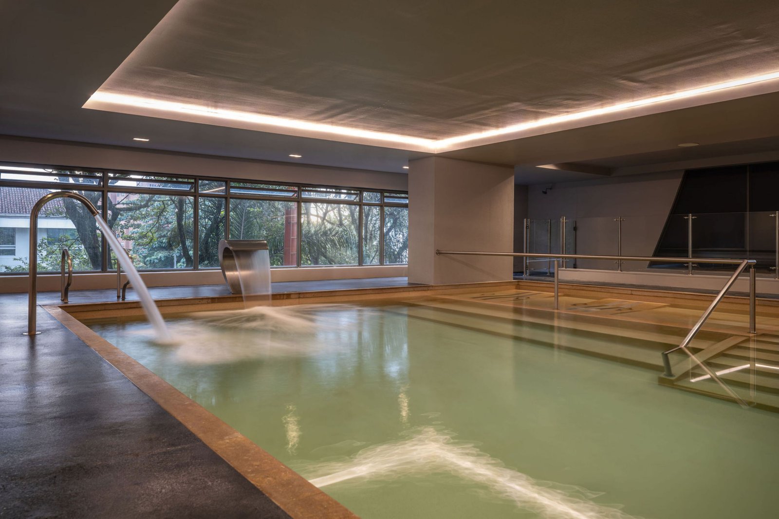 Loma, Medellin, a Tribute Portfolio Hotel, the pool