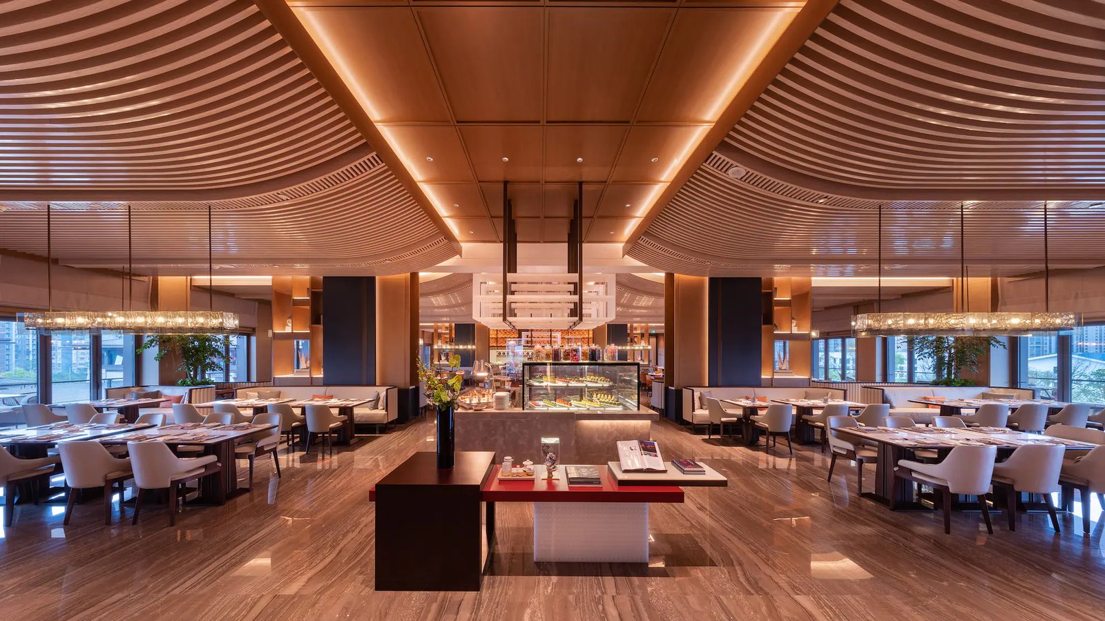 Gran Melia Chengdu, at the table
