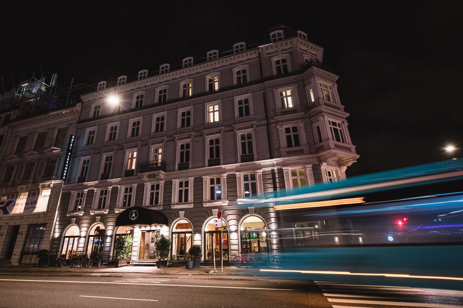 Hotel Alexandra — backstory