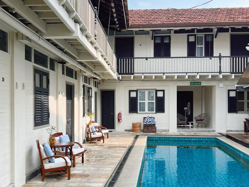 Noordin Mews, the pool