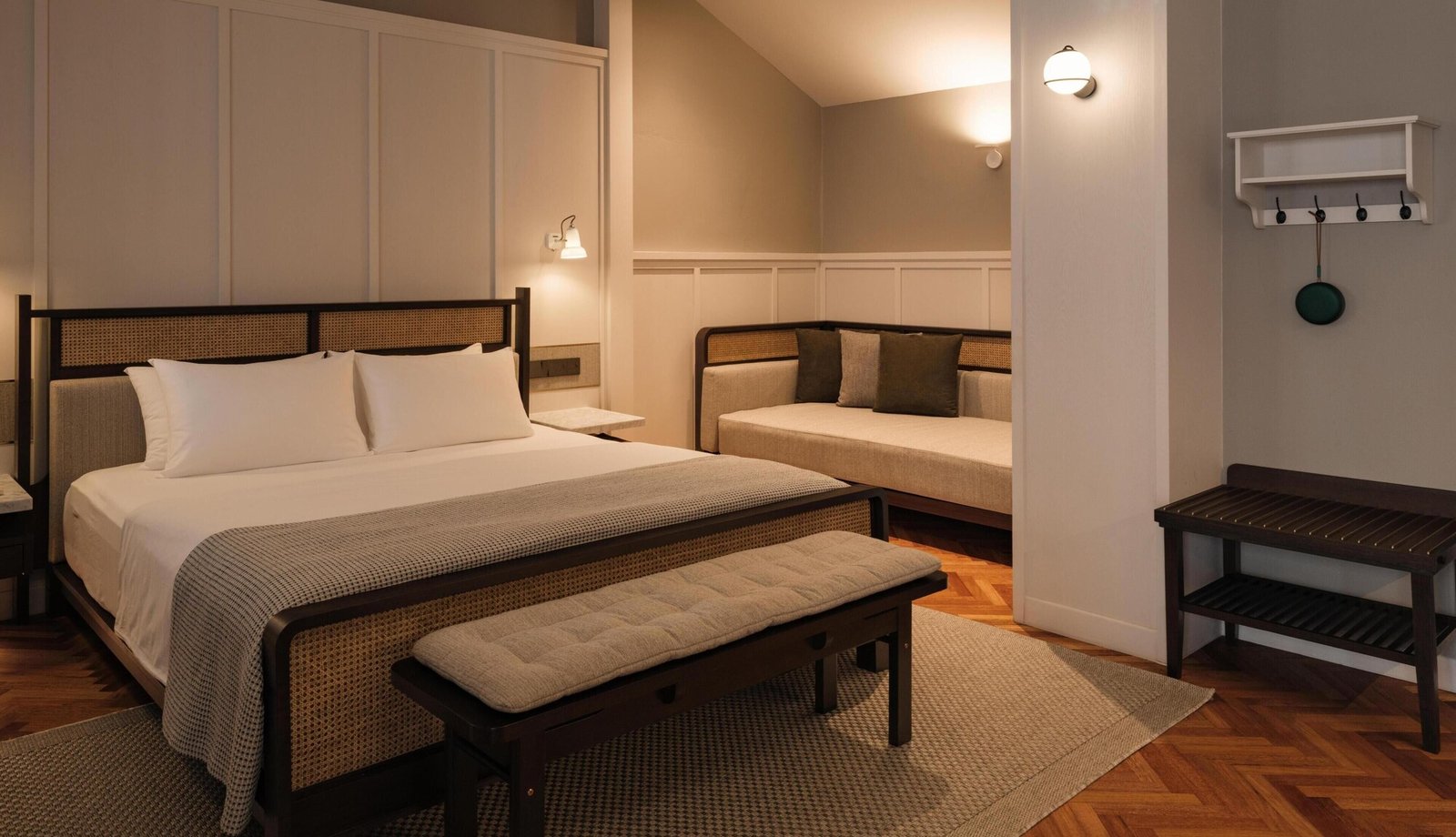 Noordin Mews, rooms