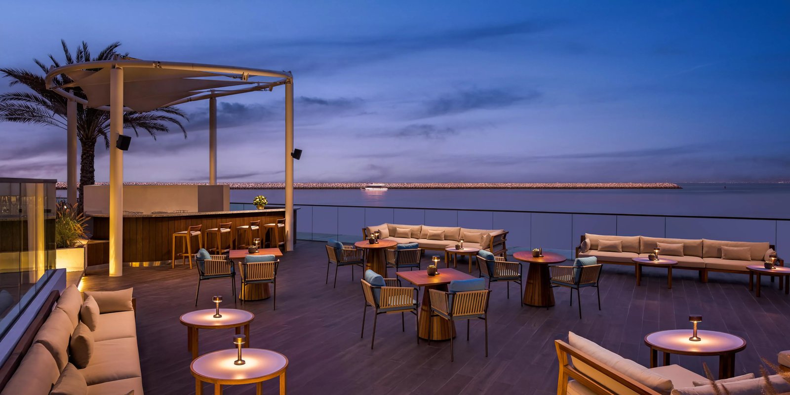 voco Muscat Al Mouj by IHG, at the table