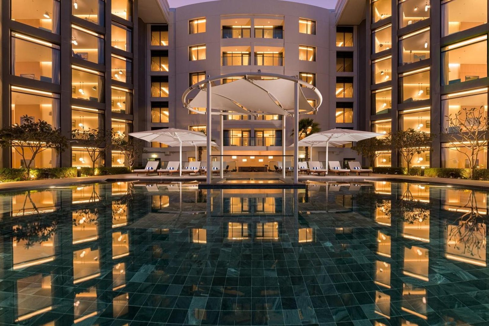 voco Muscat Al Mouj by IHG, the pool