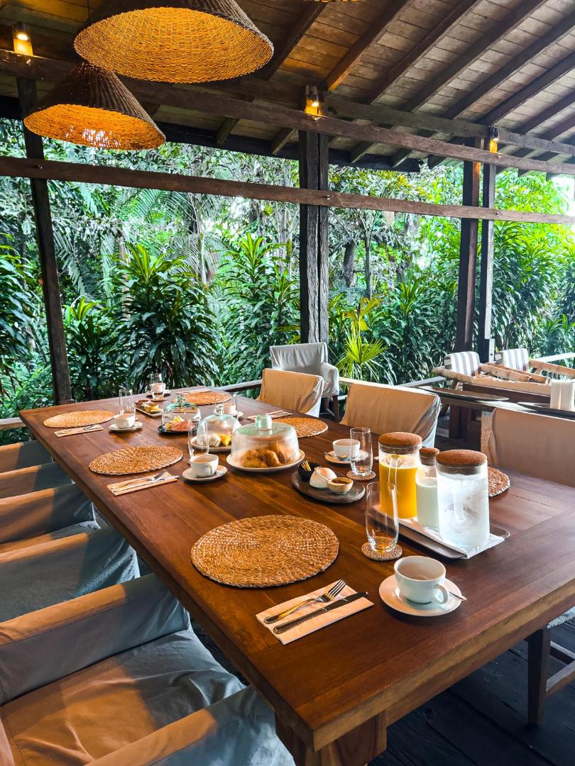 Black Sands Lodge, at the table