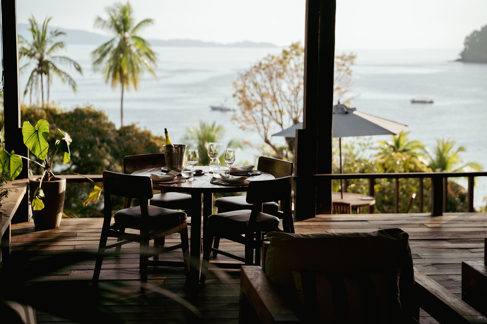 Black Sands Lodge, at the table