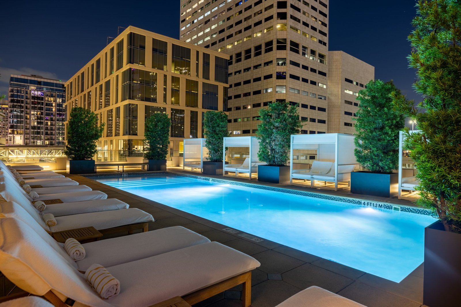 The Laura Hotel, Houston Downtown, Autograph Collection, the pool