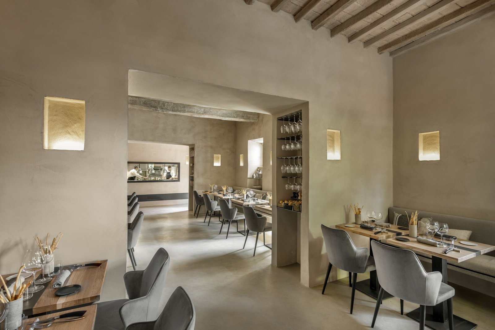 Badia di Pomaio, at the table