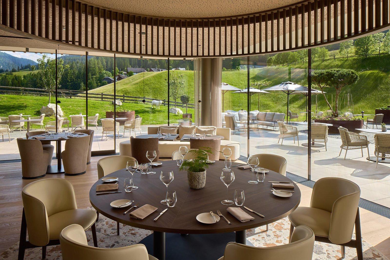 Hotel Badia Hill, at the table
