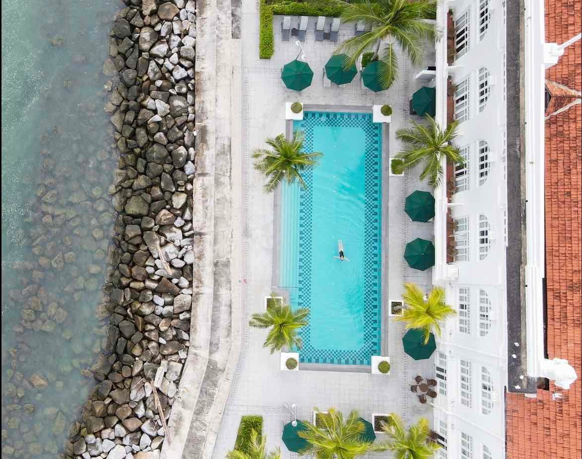Eastern & Oriental Hotel, the pool