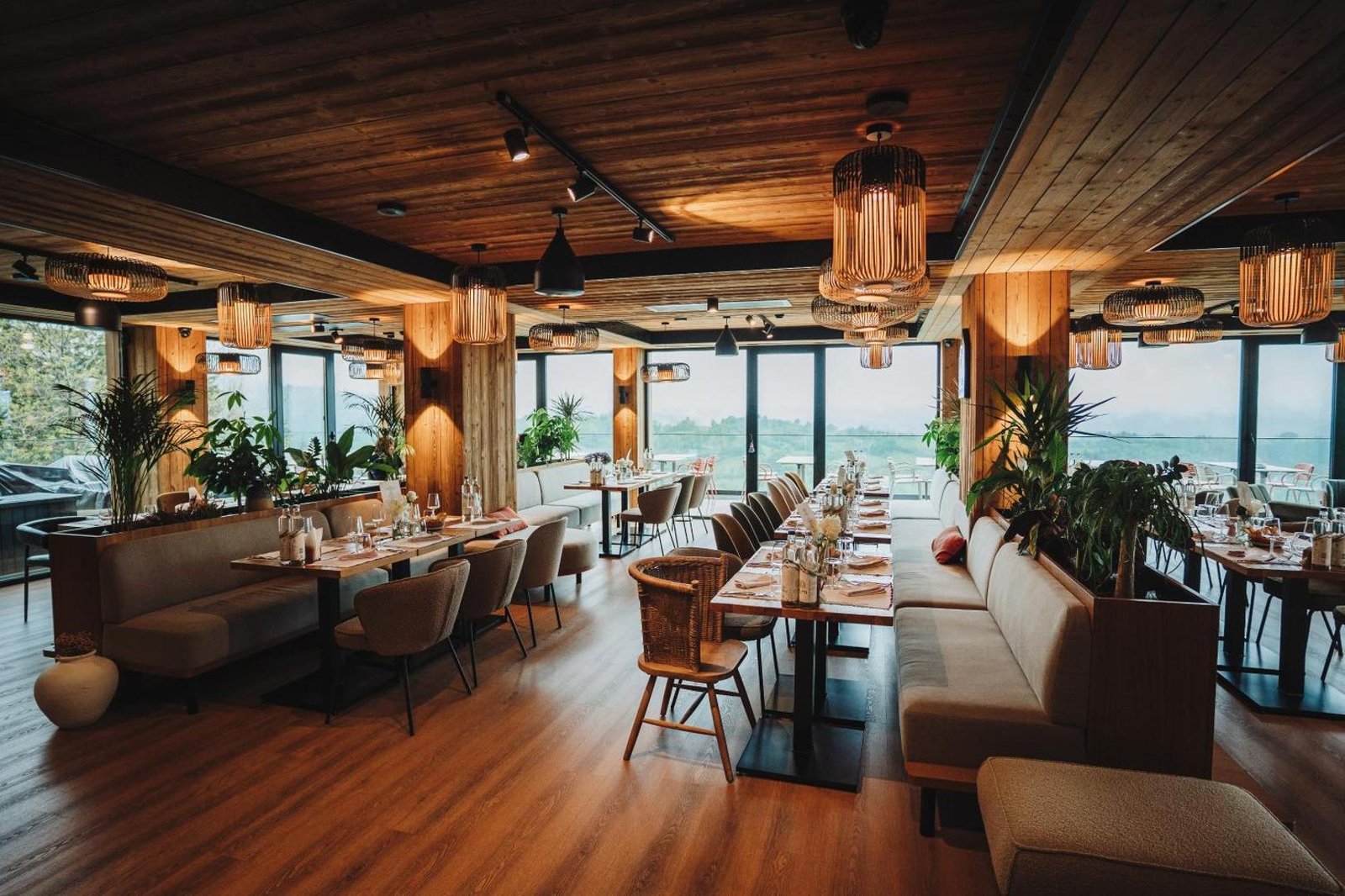 The Pines Bucegi Lodge, restaurant spice
