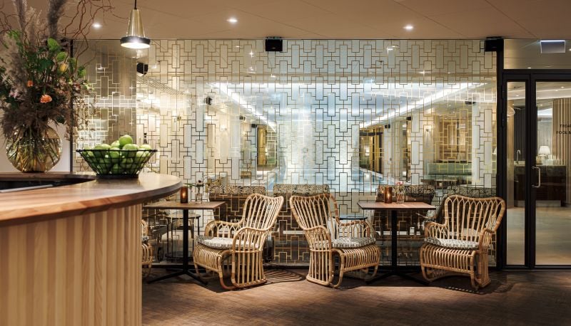 Elite Palace Hotel — eat & drink