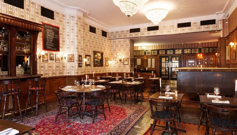 Elite Palace Hotel, at the table