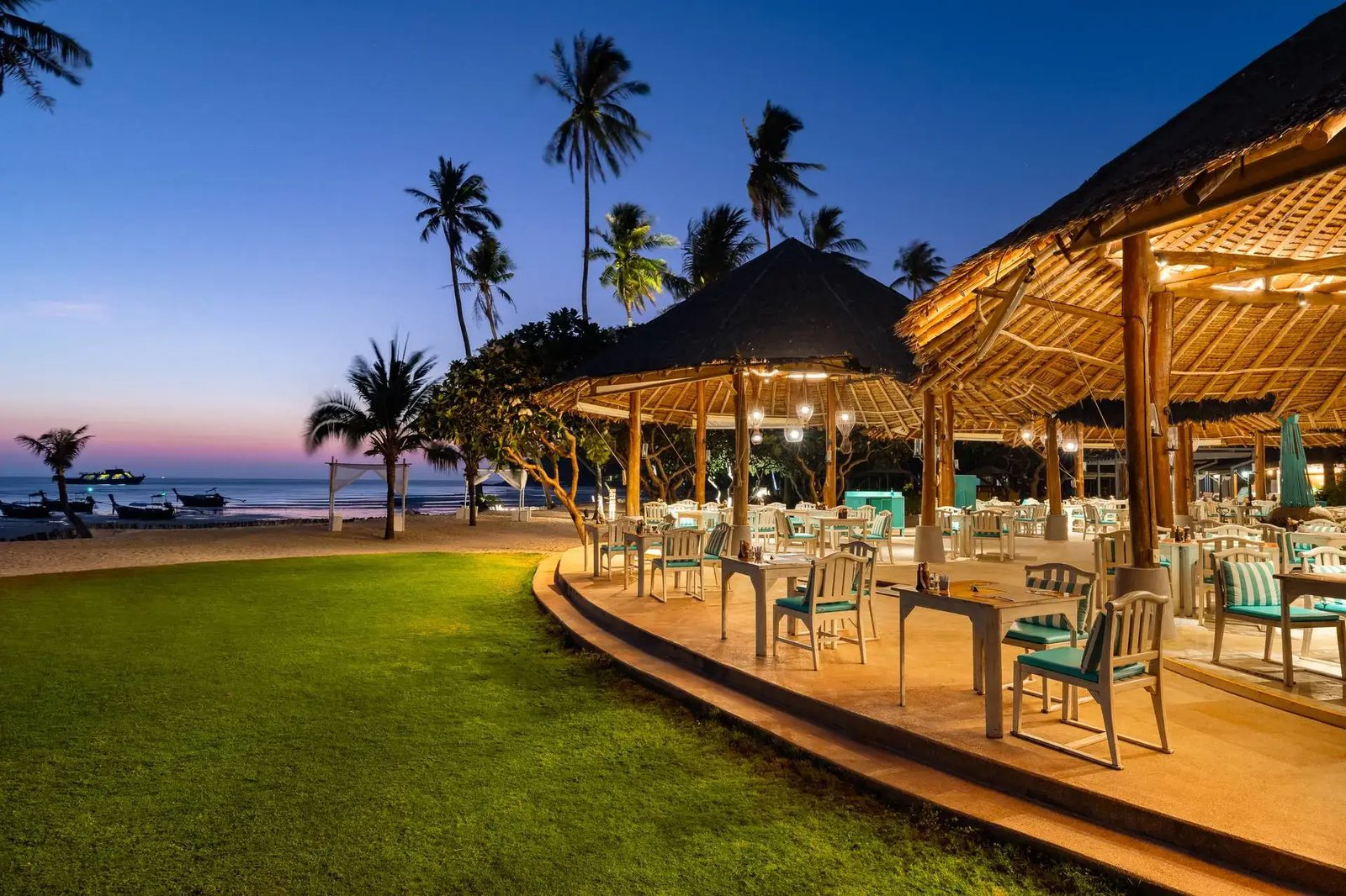 SAii Phi Phi Island Village Resort, api restaurant & bar