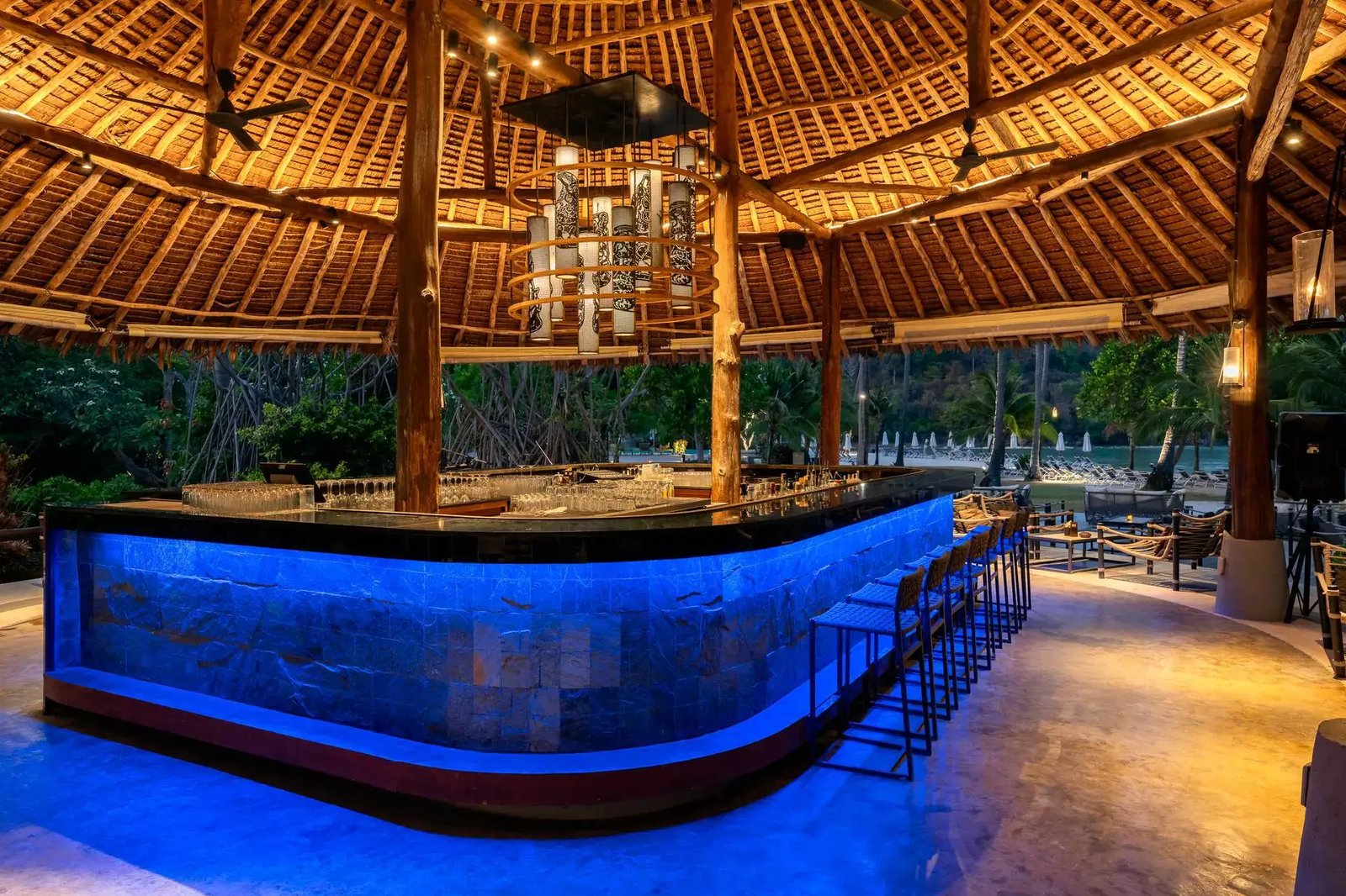 SAii Phi Phi Island Village Resort, api restaurant & bar