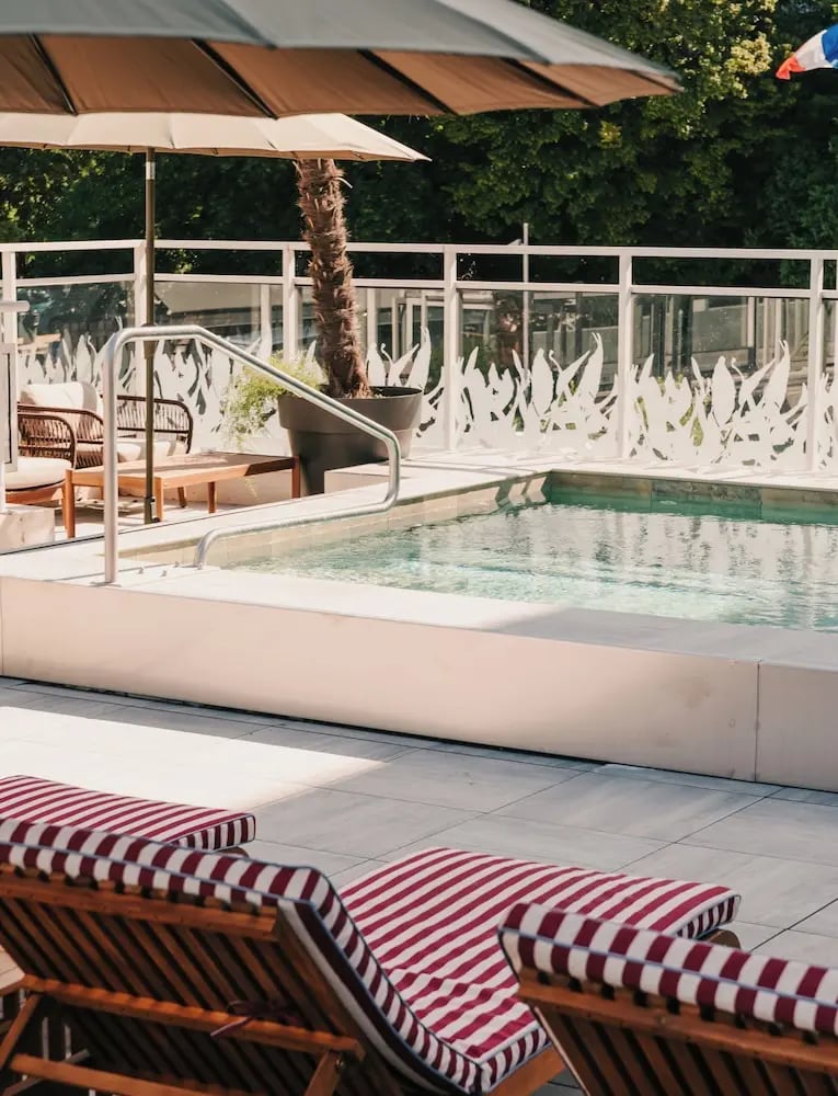 Chateau Brachet, the pool