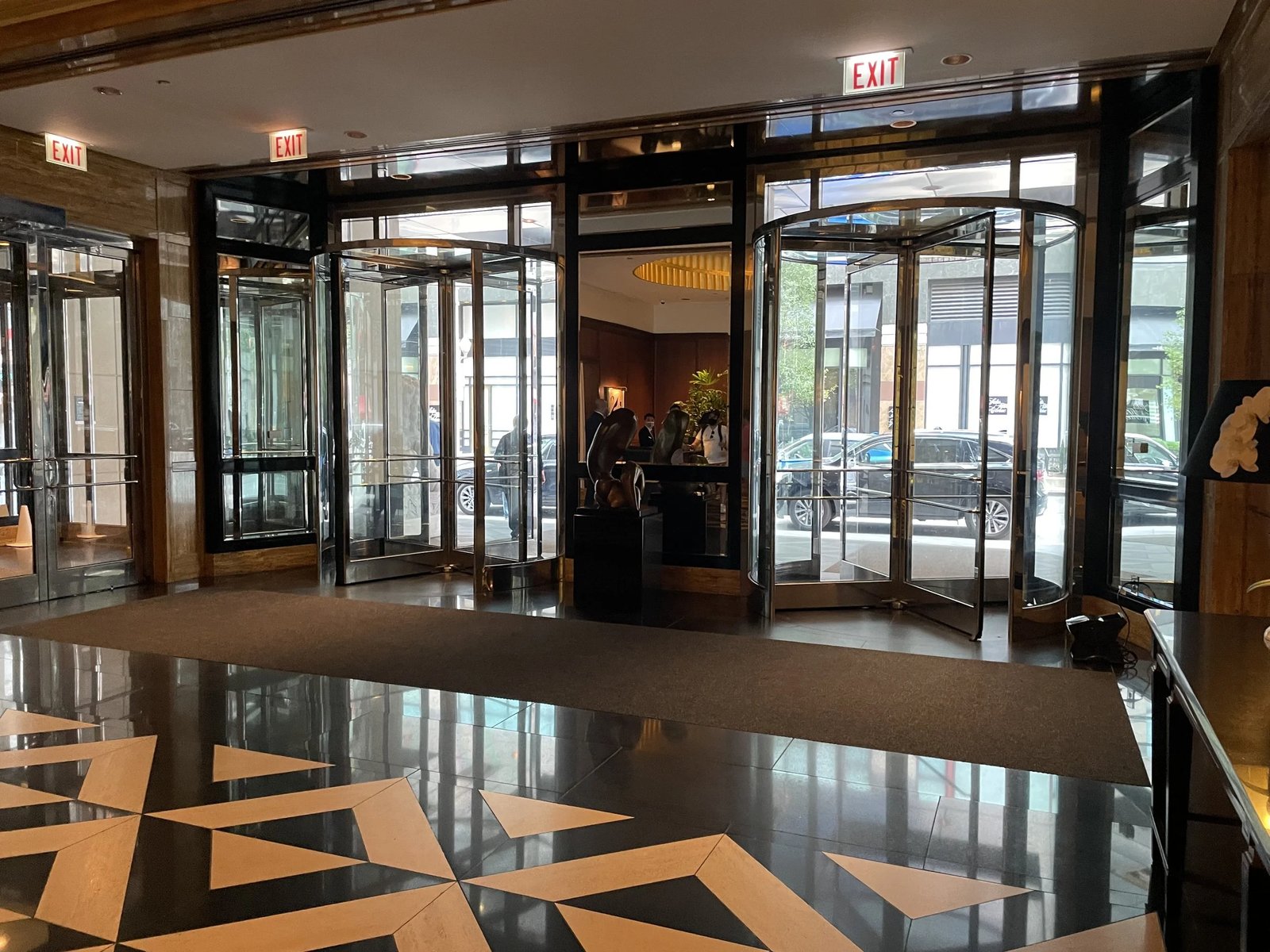 The Peninsula Chicago — vibe