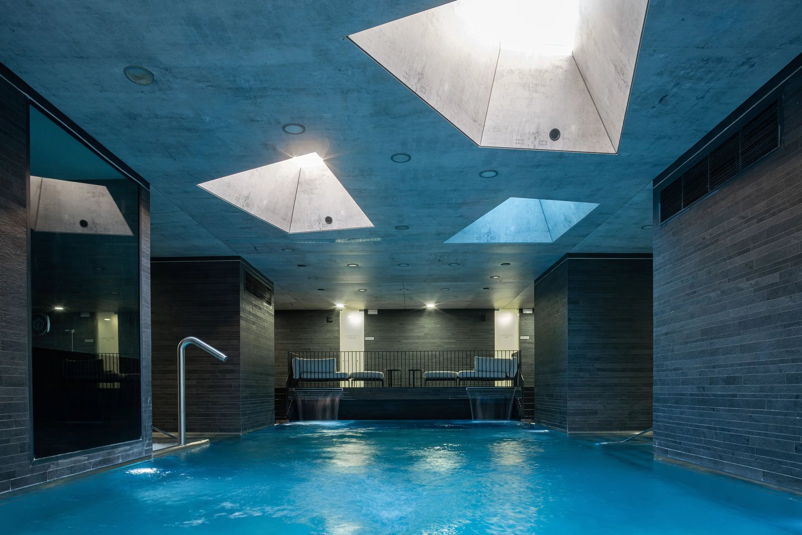 Grandhotel Pupp, the pool