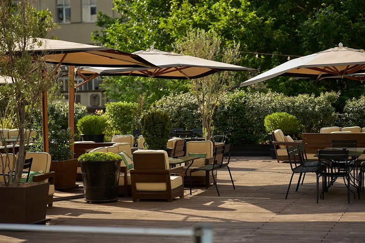 Dinamo Hotel Baku, at the table
