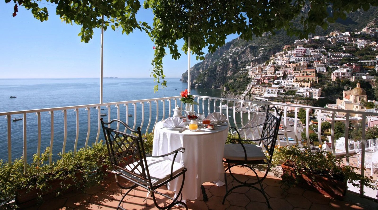 Hotel Marincanto, at the table