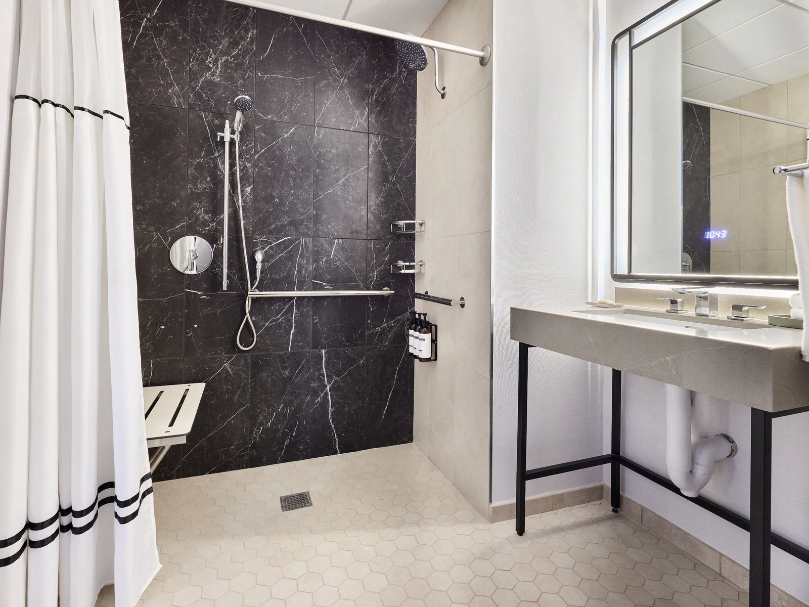Hyatt Regency Chicago — rooms