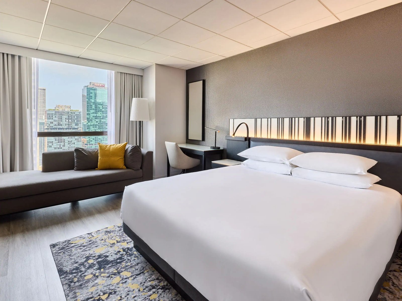 Hyatt Regency Chicago — rooms