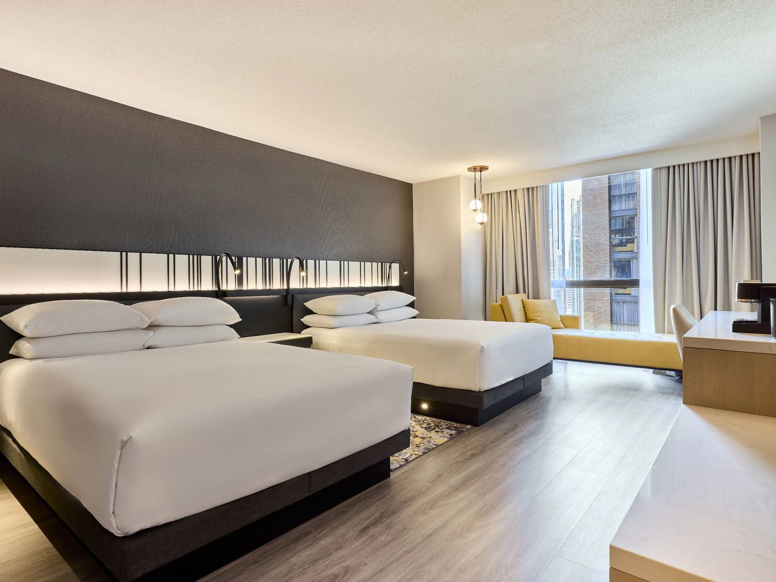 Hyatt Regency Chicago — rooms