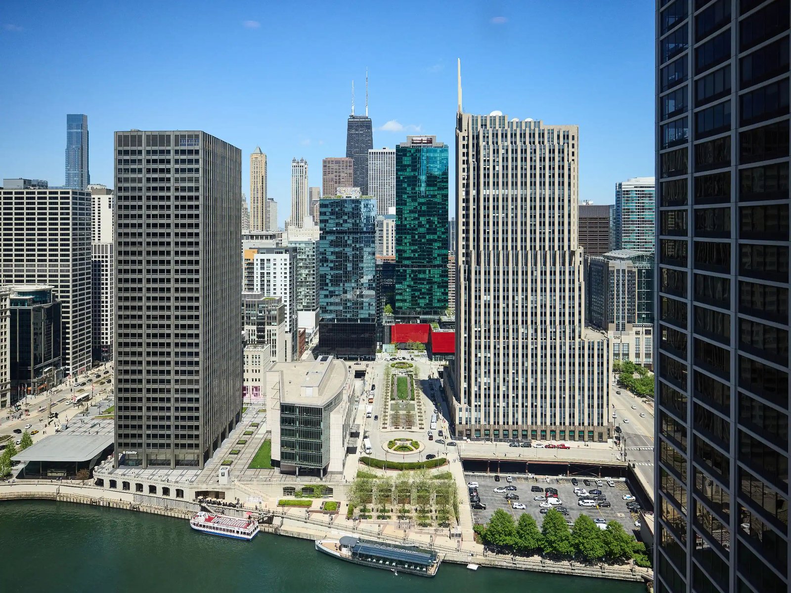 Hyatt Regency Chicago — vibe