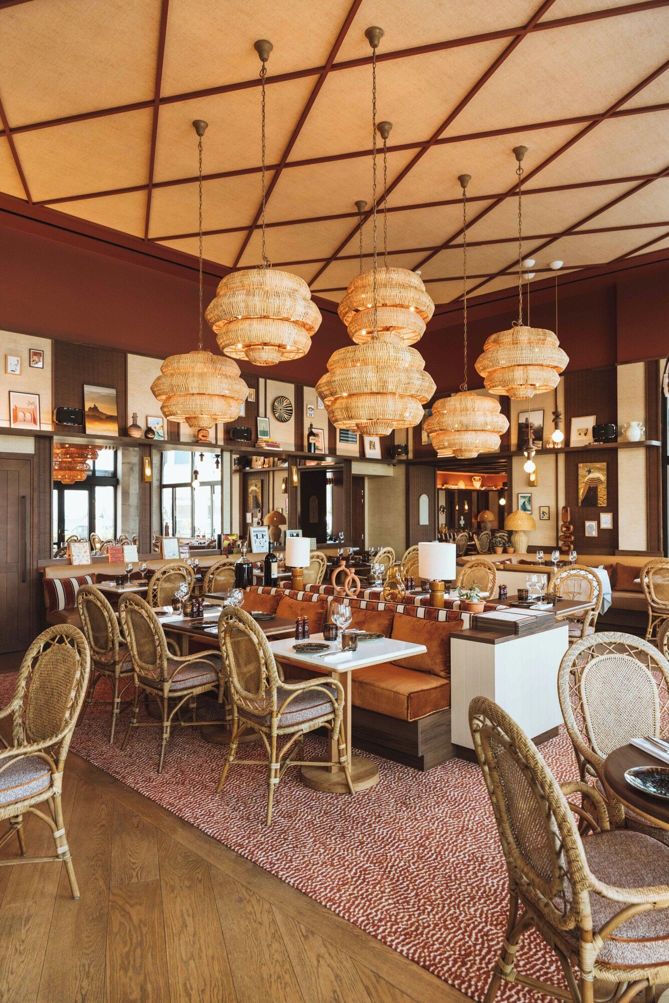Café de Paris, pluma