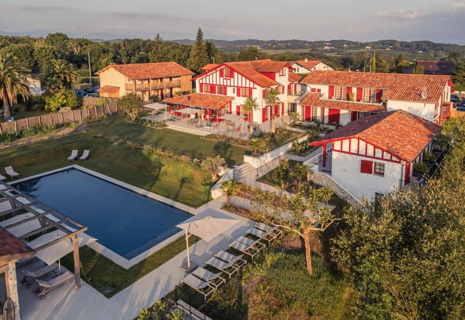 Hôtel INDARRA & Spa - Piscine, how it began