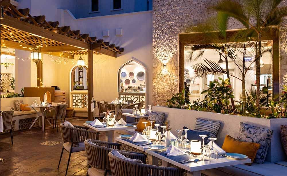 LUX Marijani, Zanzibar, at the table