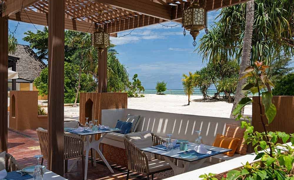 LUX Marijani, Zanzibar, at the table