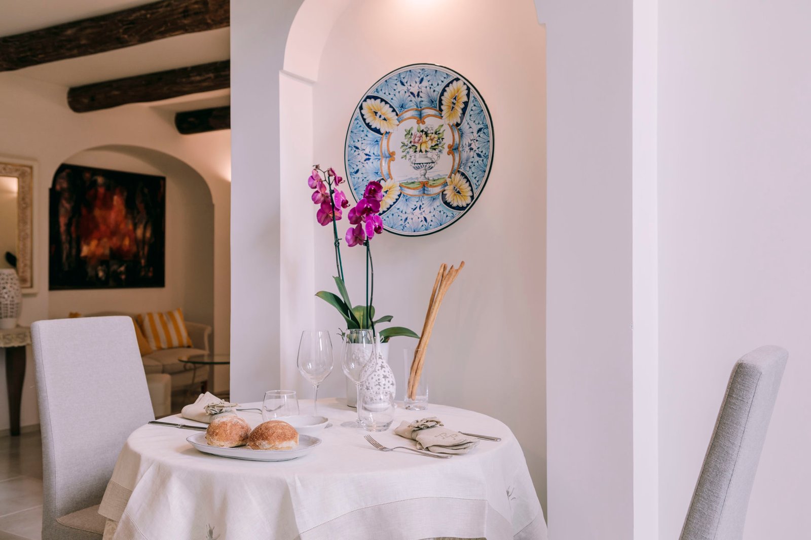 Casa Dolce Casa, at the table