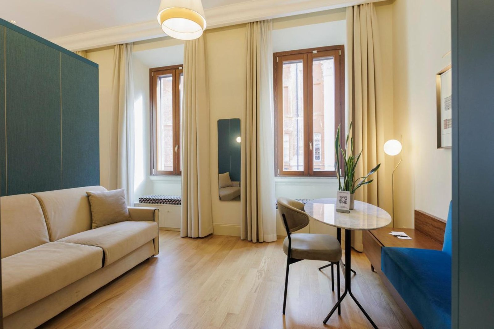 Sentho Roma, rooms