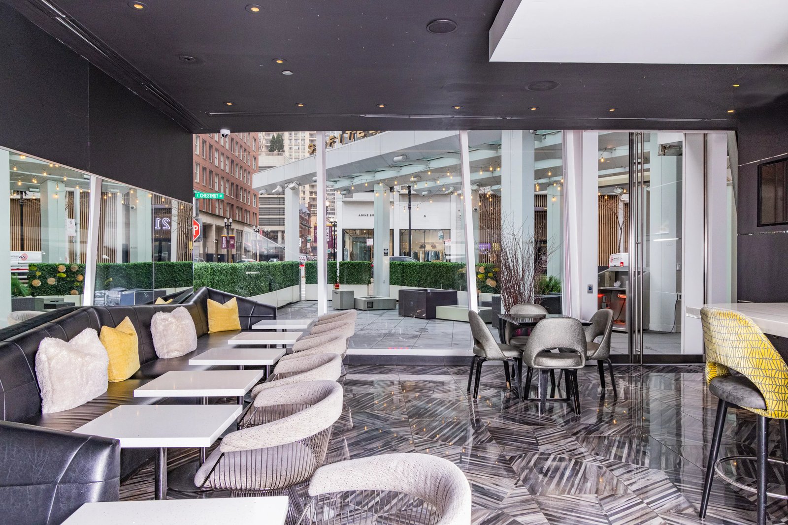Sofitel Chicago Magnificent Mile — vibe
