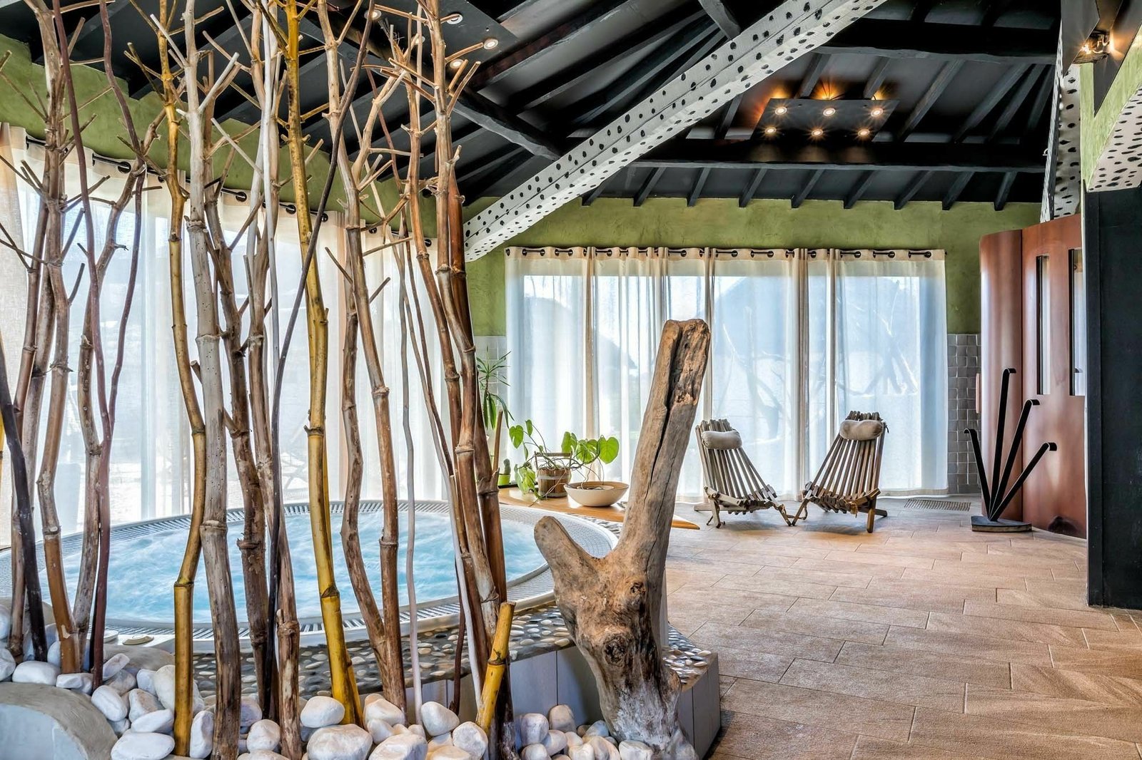 Les Bains Gardians, the spa