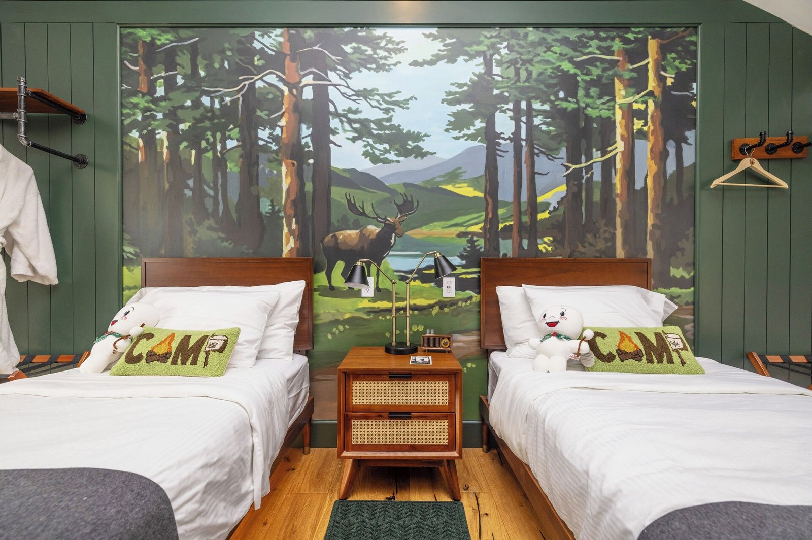 Camp DeForest, rooms
