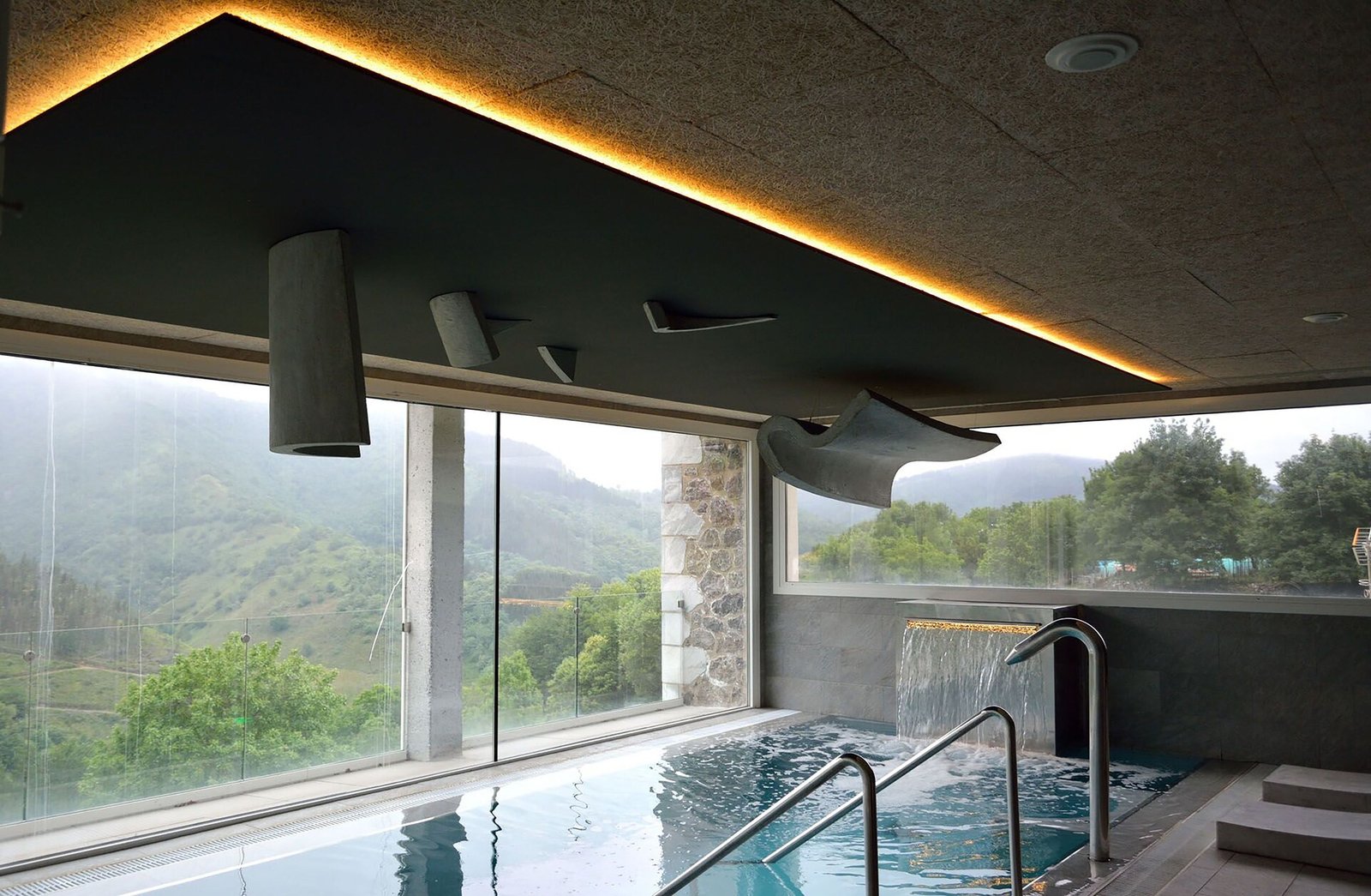 Arantza Hotela, the pool