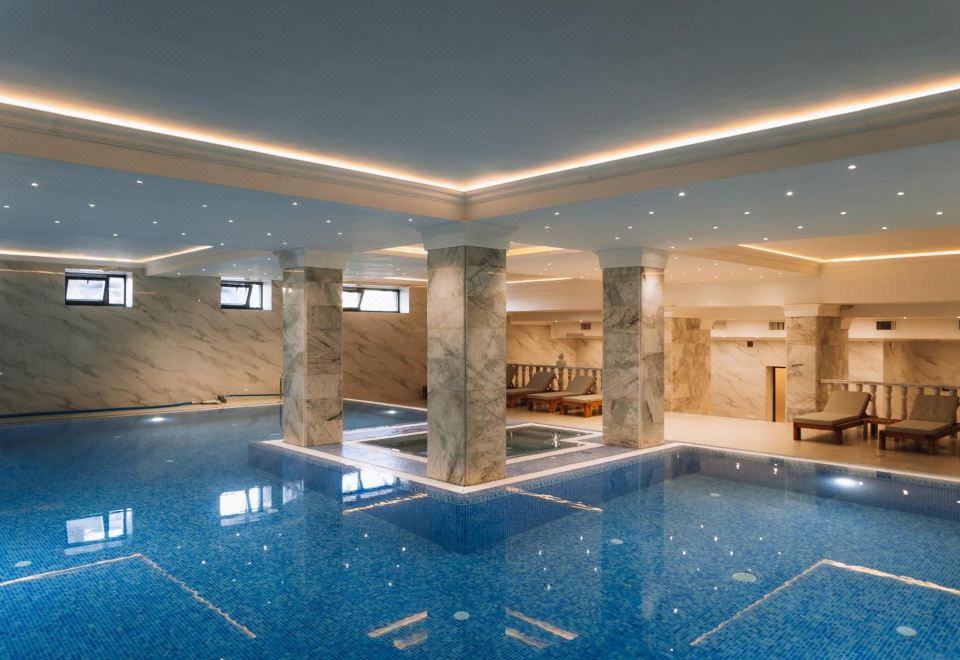 Medina Palace, the pool
